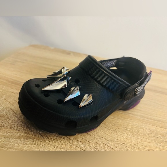 CROCS MARVEL Kids Black Panther Kids Classic All-Terrain Clog Size 12 - Picture 3 of 8